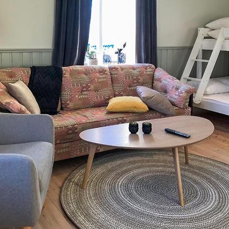 Cozy Home In Raettvik With Kitchen 外观 照片