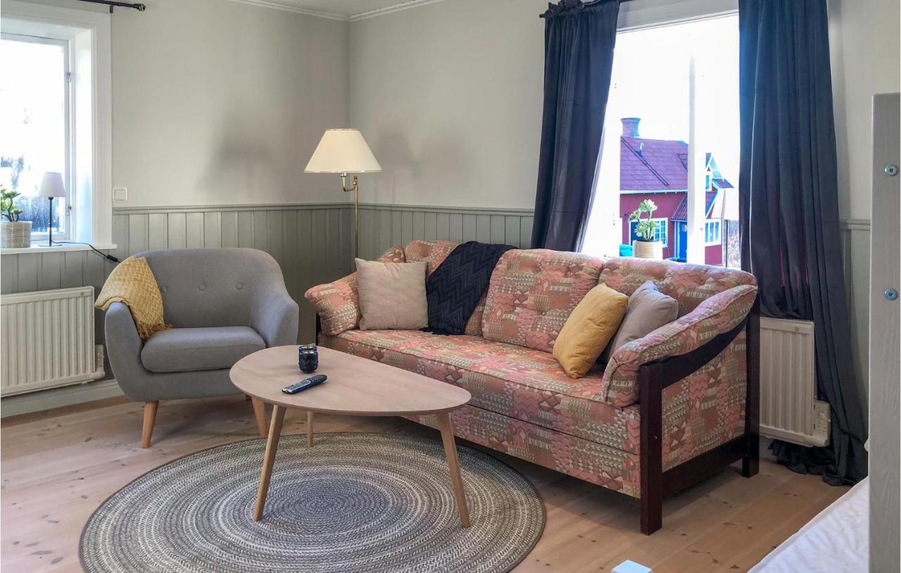 Cozy Home In Raettvik With Kitchen 外观 照片