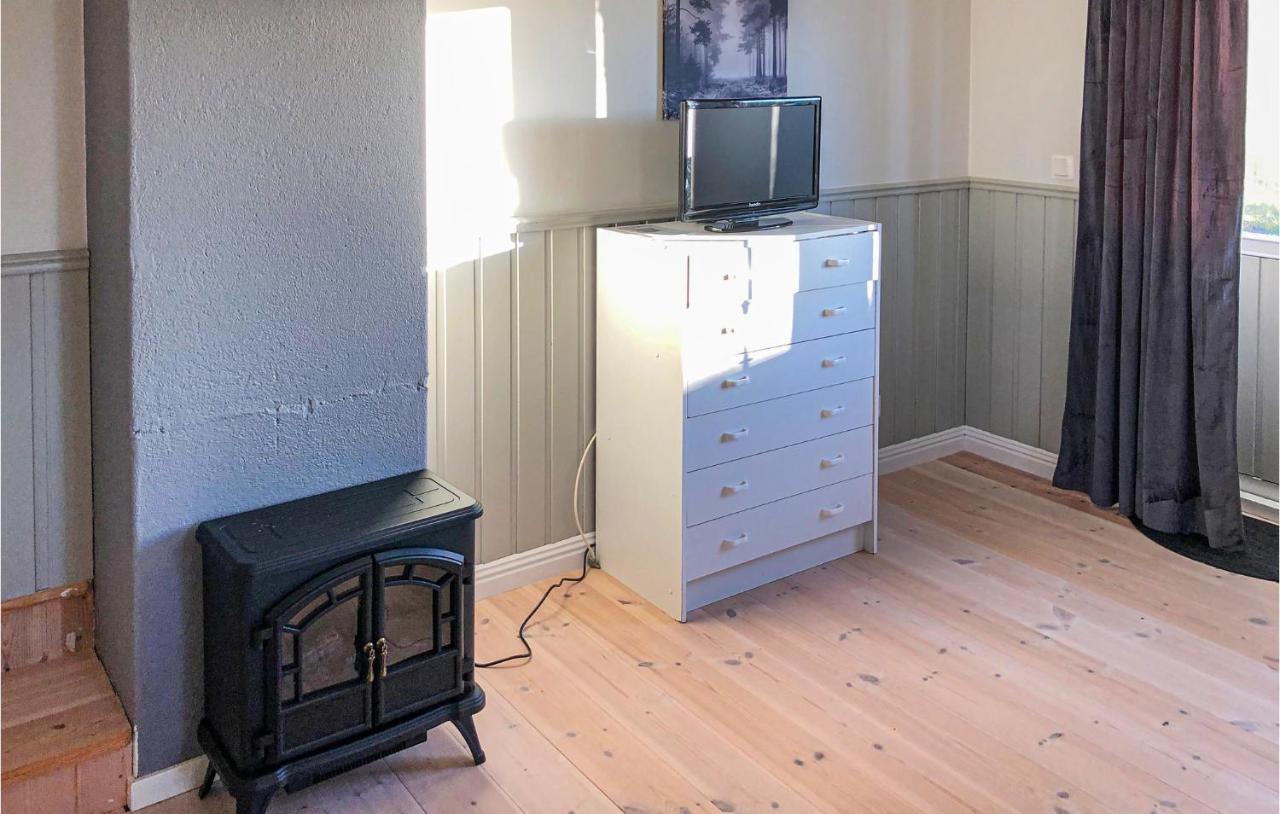 Cozy Home In Raettvik With Kitchen 外观 照片
