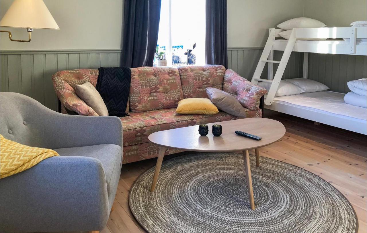 Cozy Home In Raettvik With Kitchen 外观 照片