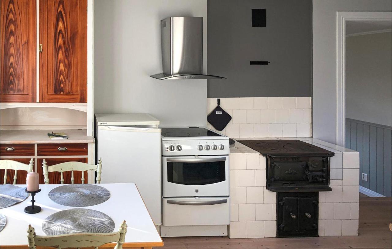 Cozy Home In Raettvik With Kitchen 外观 照片