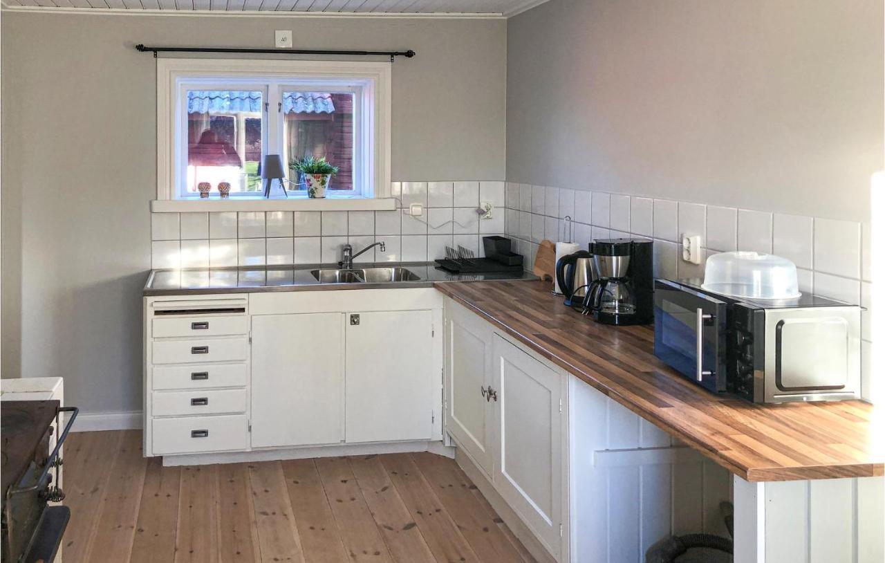 Cozy Home In Raettvik With Kitchen 外观 照片